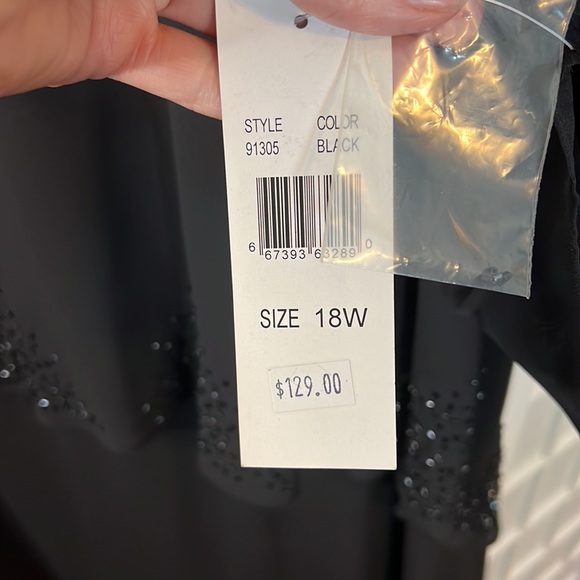 Chelsea Nites Woman’s Gown Black with Beaded Edging Long Chiffon Sleeves New 18W - Picture 5 of 7
